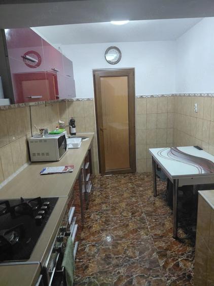 Apartament cu 3 camere decomandat în Siderurgiștilor