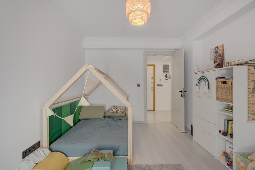 Apartament cu 3 camere decomandat în Titan