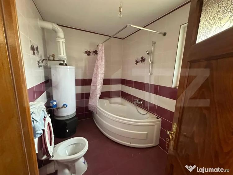 Casă cu 3 camere cu Teren 4075 Mp în Central