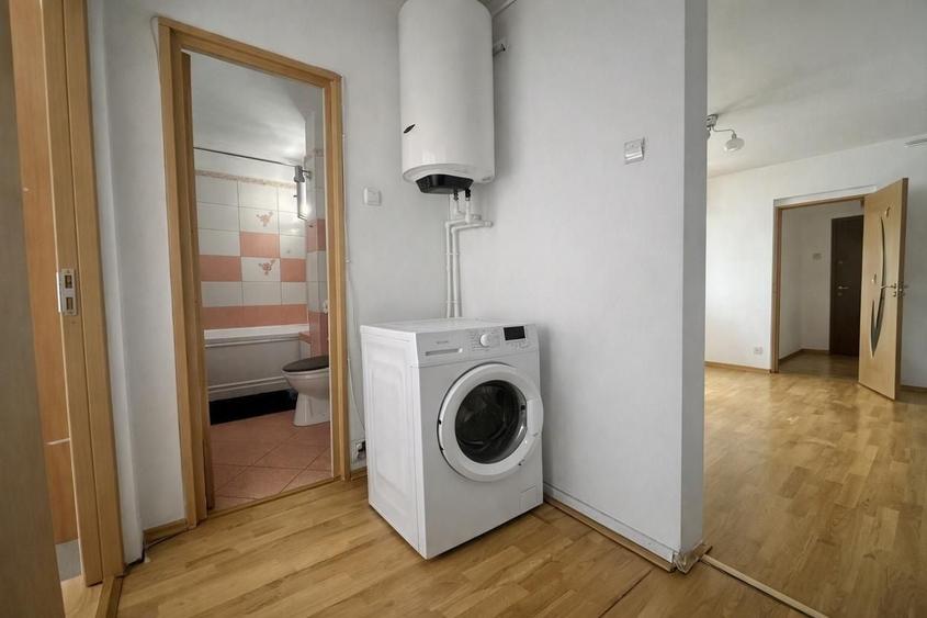 Apartament cu 3 camere semidecomandat în Obor