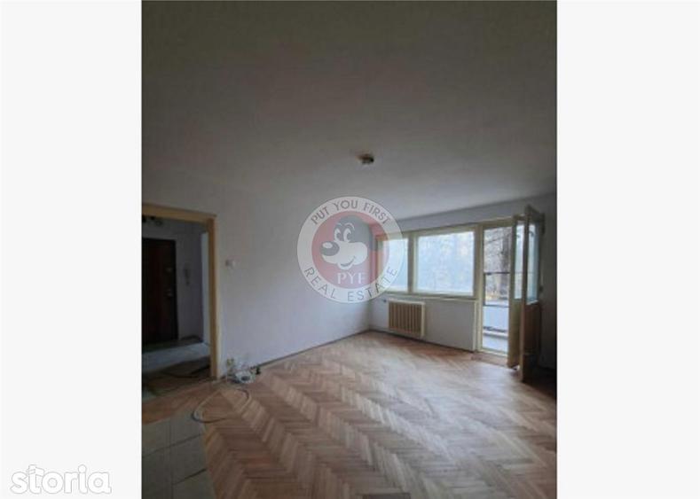 Apartament cu 3 camere decomandat în Drumul Taberei