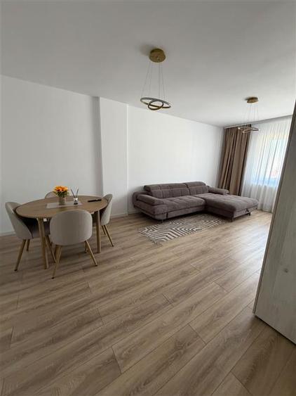Apartament cu 2 camere decomandat, mobilat în Tractorul