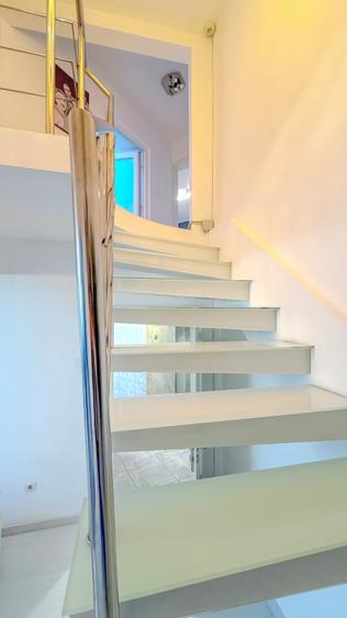 Penthouse cu 4 camere decomandat, mobilat în Gemenii