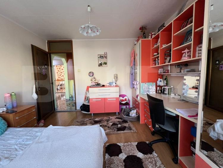 Apartament cu 4 camere decomandat, mobilat în Sud-Est