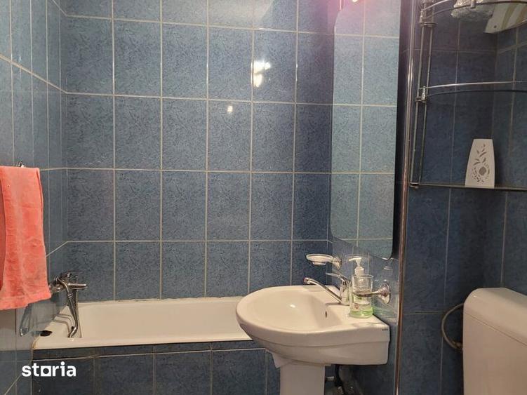 Apartament cu 3 camere semidecomandat, mobilat în Pantelimon