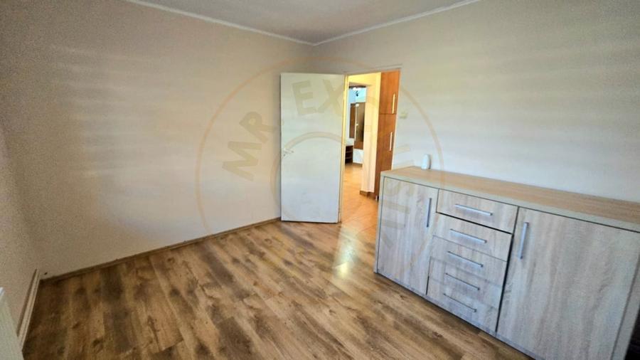 Apartament cu 3 camere decomandat, mobilat în Micro 16