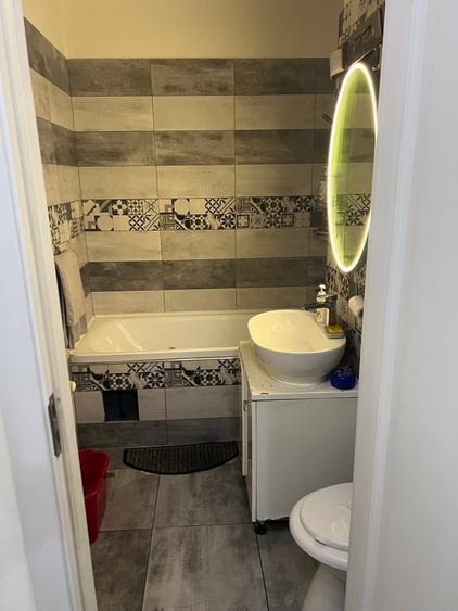 Apartament cu 3 camere decomandat în Drumul Taberei