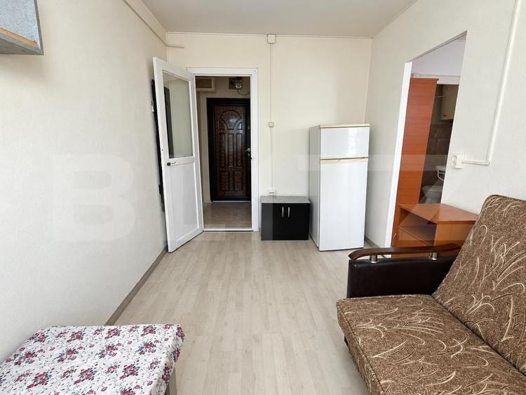 Apartament cu 2 camere semidecomandat, mobilat în Tractorul