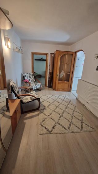 Vand apartam 2 cam precista parter cu balcon - 4