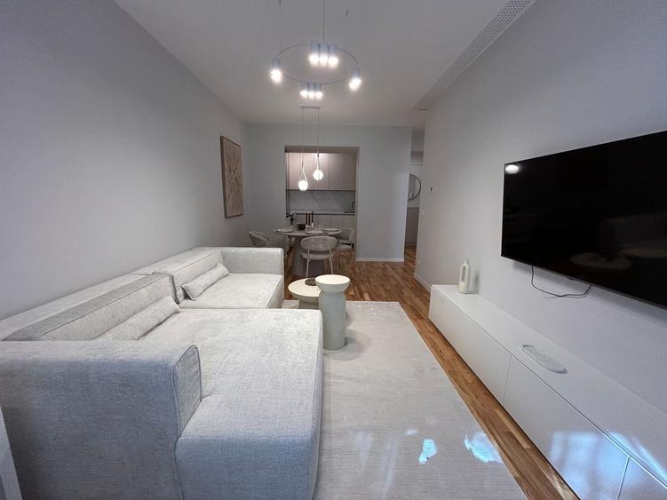Apartament cu 2 camere semidecomandat, mobilat în P-ta Presei Libere