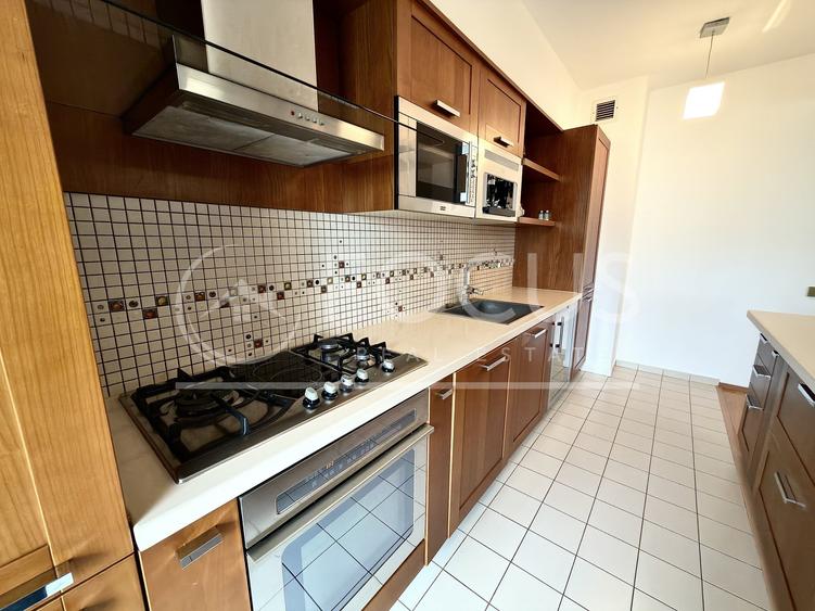 Apartament cu 3 camere semidecomandat, mobilat în Ștefan cel Mare