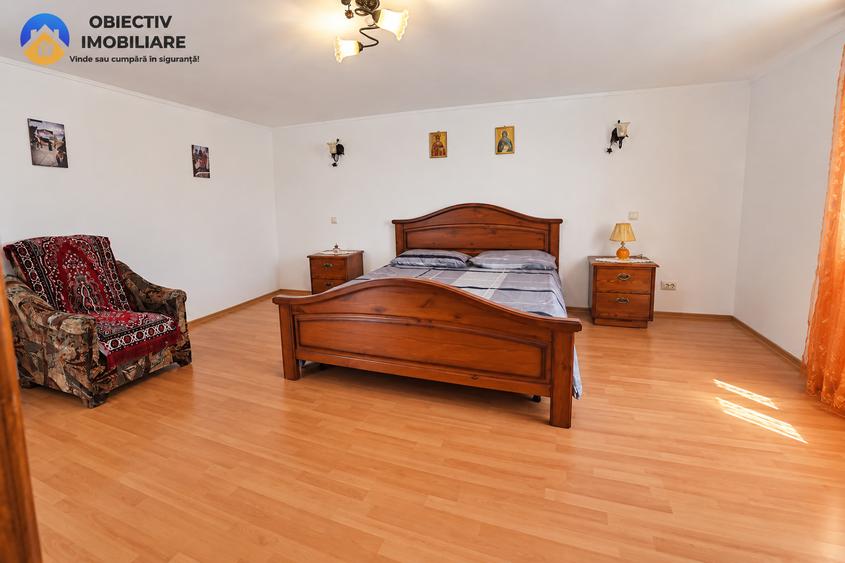 Casă individuală cu 7 camere cu Teren 538 Mp în Central