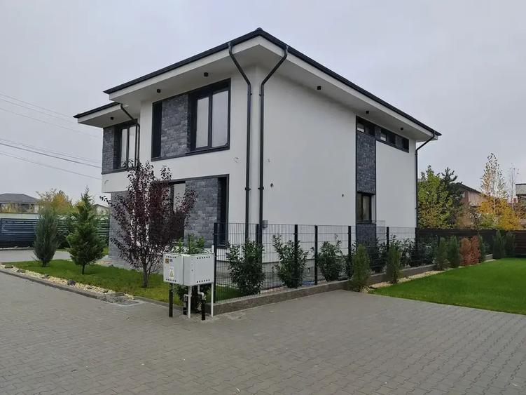Casă cu 5 camere cu Canalizare în Corbeanca