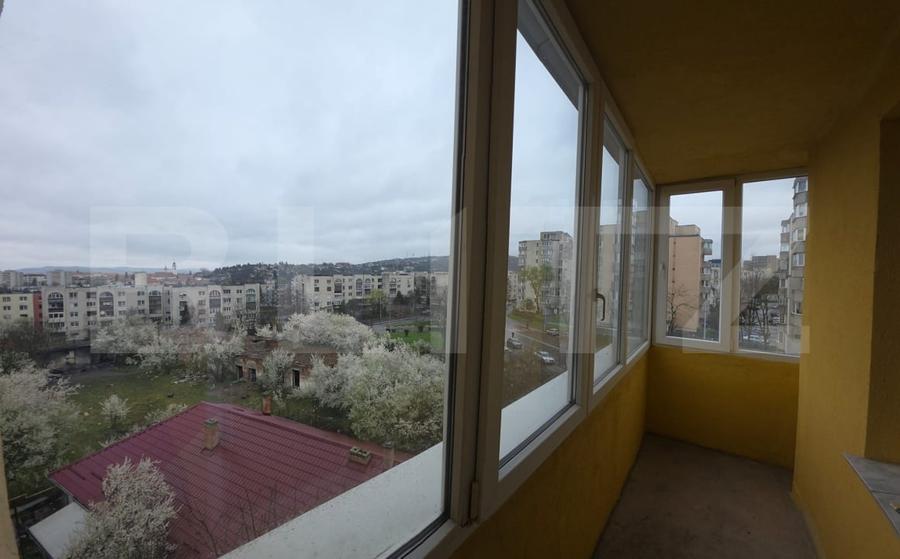 Apartament cu 3 camere decomandat, mobilat în Calea Sighisoarei