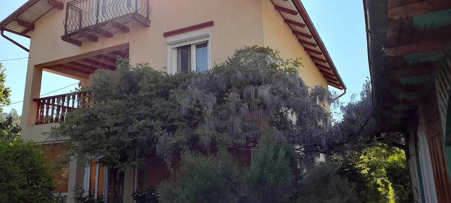 Casă cu 3 camere cu Teren 380 Mp în Central
