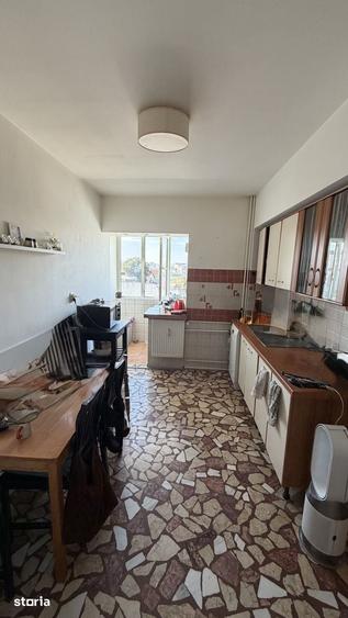 Apartament cu 4 camere decomandat în Victoriei