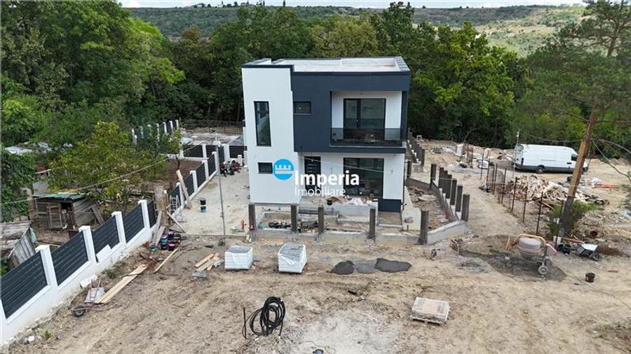 Casă cu 5 camere cu Canalizare în Copou