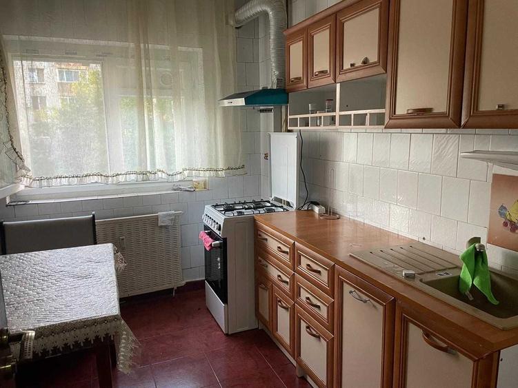 Apartament cu 2 camere semidecomandat în Berceni