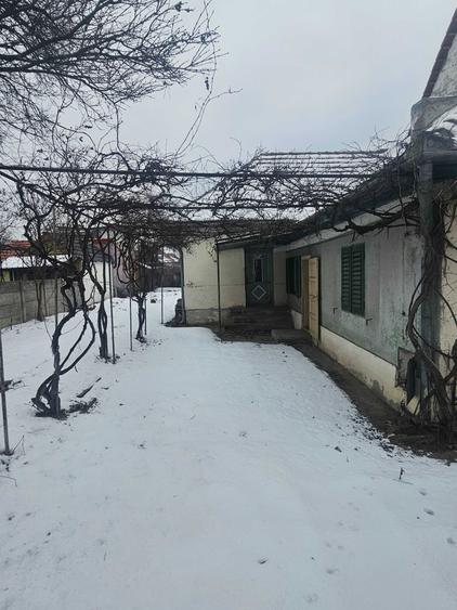 Casă cu 4 camere în Lazaret