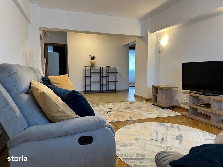 Apartament cu 4 camere decomandat în Lahovari