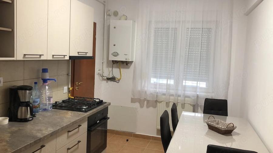 Apartament cu 3 camere semidecomandat în Central