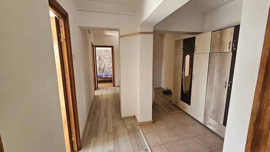 Apartament cu 3 camere decomandat în Baza 3