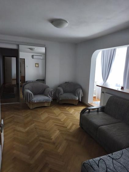 Apartament cu 2 camere semidecomandat în Apusului