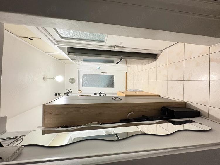 Apartament cu 3 camere semidecomandat în Circumvalațiunii
