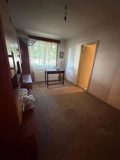 Apartament cu 2 camere semidecomandat în Craiovița Nouă