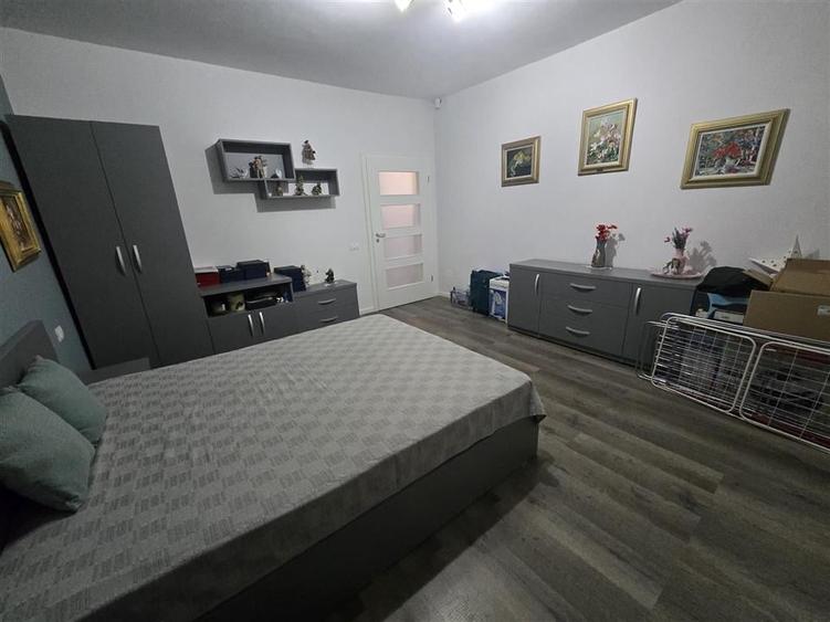 Casă individuală cu 5 camere cu Teren 1600 Mp în Șinca Veche