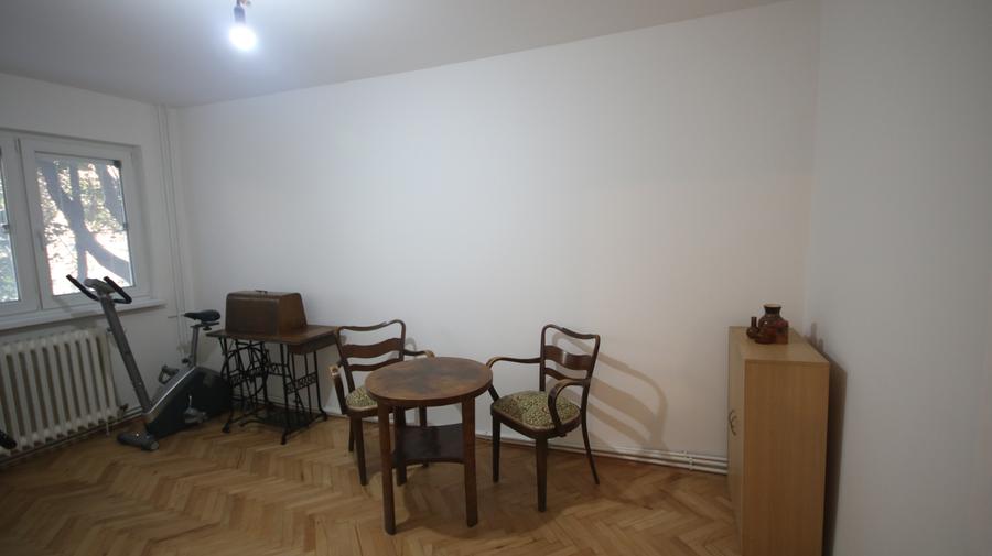 Apartament cu 4 camere decomandat în Șagului