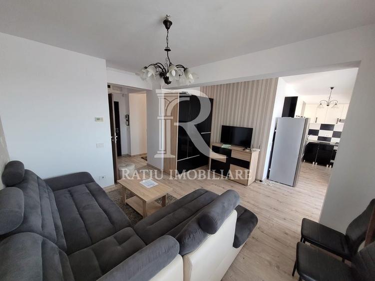 Apartament cu 3 camere decomandat, mobilat în Central