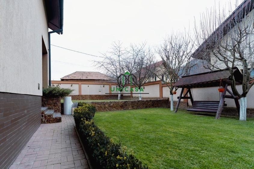 Casă individuală cu 5 camere cu Canalizare în Goranu