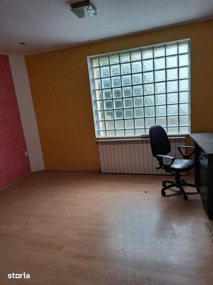Casă cu 4 camere cu Teren 180 Mp în Central