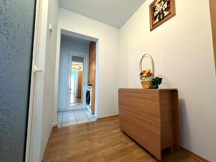 Apartament cu 3 camere decomandat, mobilat în Viziru 3