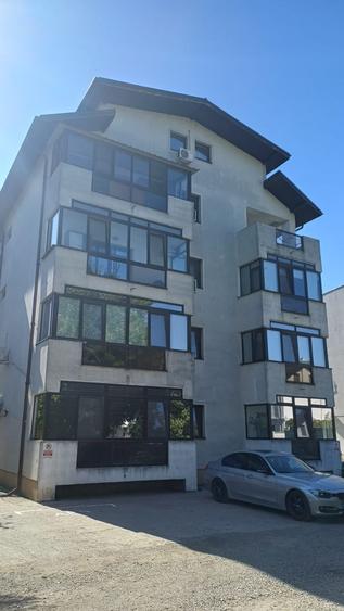 Penthouse cu 3 camere decomandat în Haliu