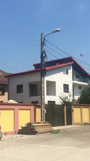 Casă cu 5 camere în Craiovița Nouă