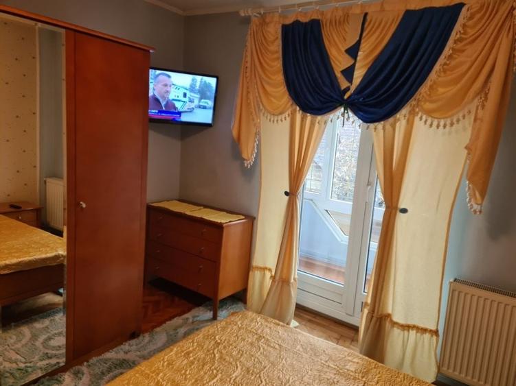 Apartament cu 3 camere decomandat, mobilat în Central