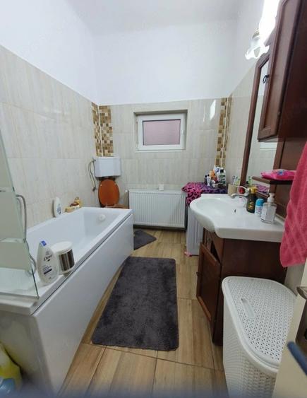 Inchiriez casa in zona centrala - 1