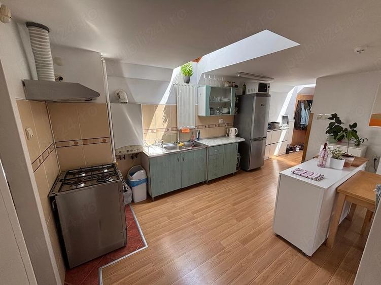 Apartament cu 3 camere semidecomandat în Central