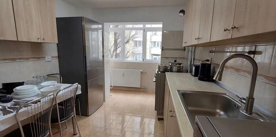 Apartament cu 2 camere semidecomandat, mobilat în Bucur Obor