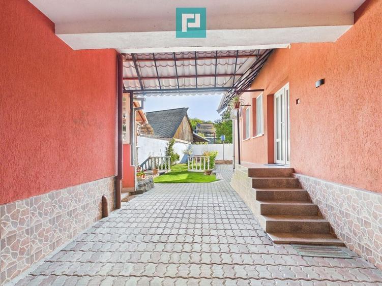 Casă individuală cu 3 camere cu Canalizare în Est