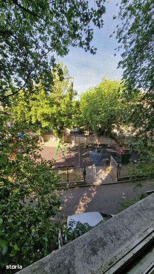 Apartament cu 3 camere semidecomandat în Gara de Nord
