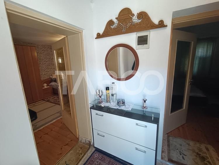 Casă individuală cu 6 camere cu Canalizare în Nou