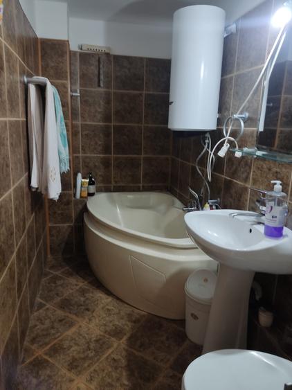 Apartament cu 2 camere semidecomandat, mobilat în 13 Septembrie