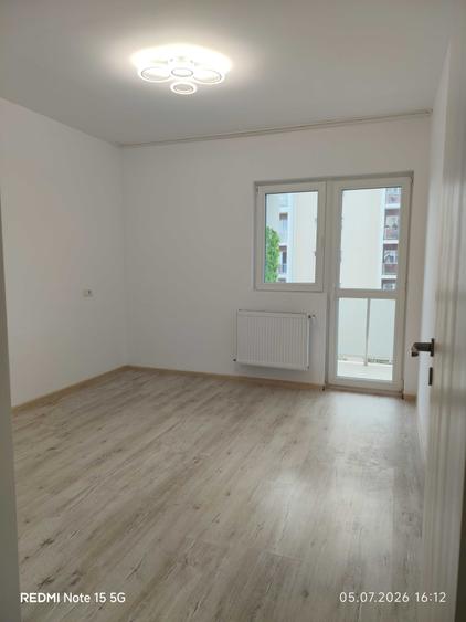 Ofer spre inchiriere apartament 2 camere nemobilat in complexul kristal residence, parcare proprie , contract de inchiriere. Pret 350 euro - 1