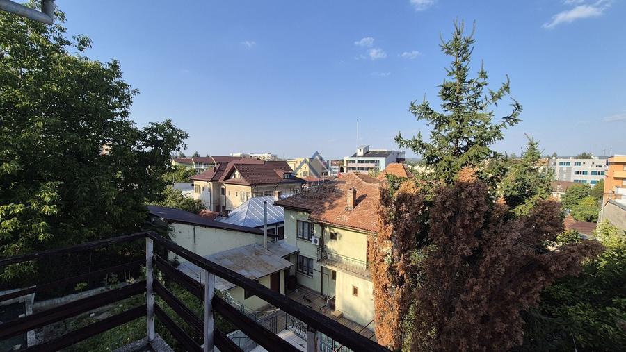 Casă individuală cu 4 camere cu Canalizare în Central