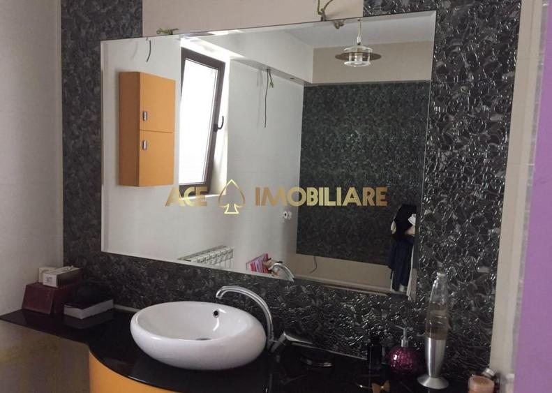 Casă individuală cu 5 camere cu Canalizare în Theodor Pallady