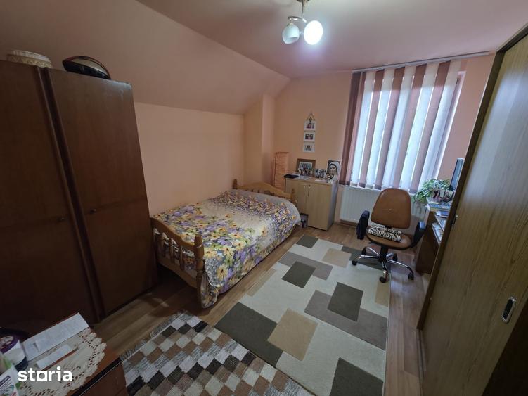 Casă cu 5 camere cu Teren 1000 Mp în Dâmbu Pietros