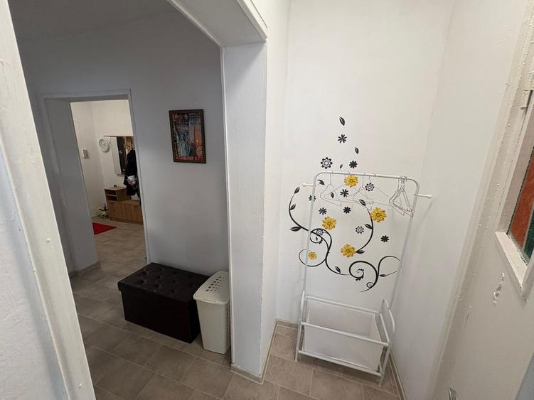 Apartament cu 3 camere decomandat, mobilat în P-ța Reșița